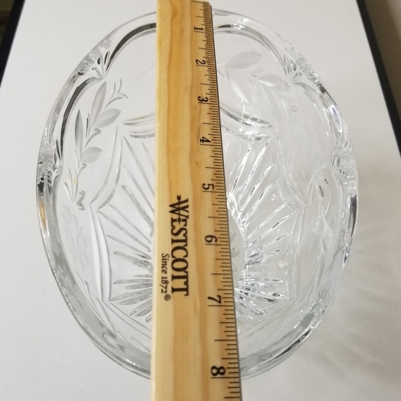 Crystal Clear Industries Handcut 24% Lead Crystal Frosted Etched 8" Oval Bowl - Picture 6 of 9